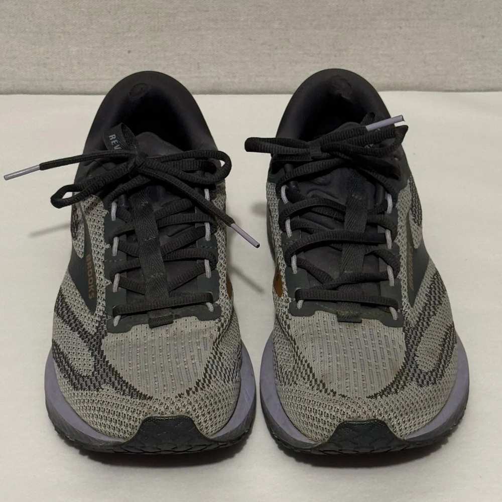 Brooks Revel 7 Sneakers - size 10
